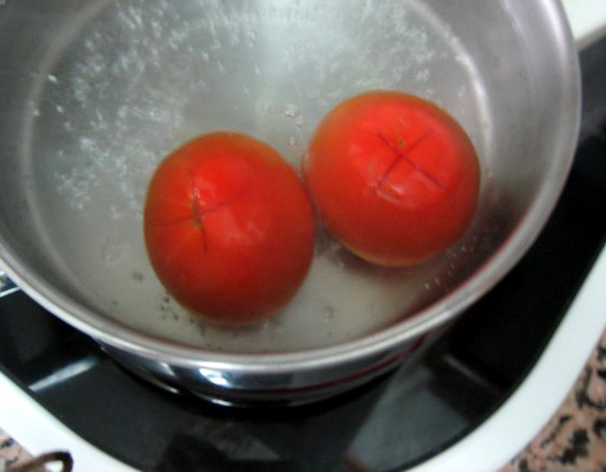 Pelar tomates y zanahorias